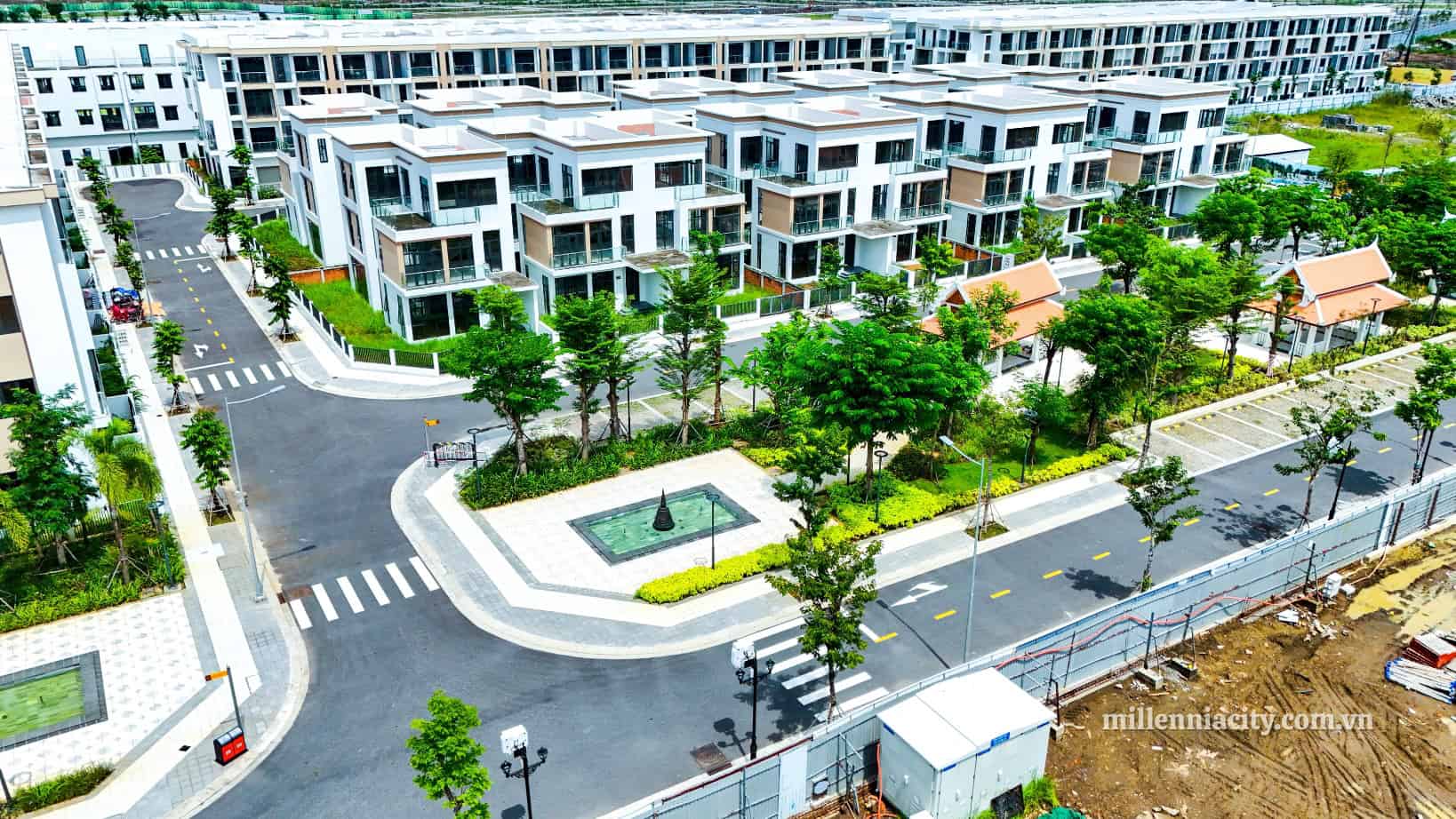 Khu tiện ích công viên và quảng trường trung tâm đã thành hình.